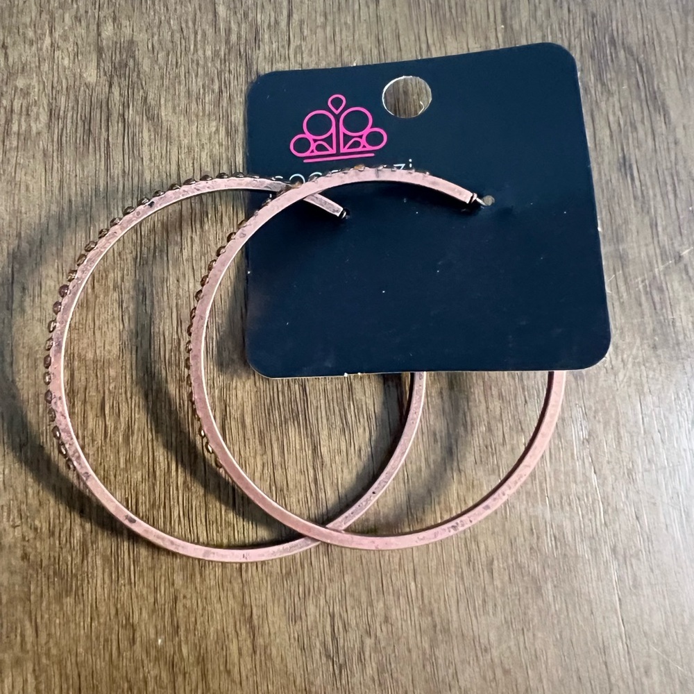 🇺🇸$3🇺🇸 Paparazzi Rose Gold Textured Hoop Earrings with Gold Rhinestones NWT